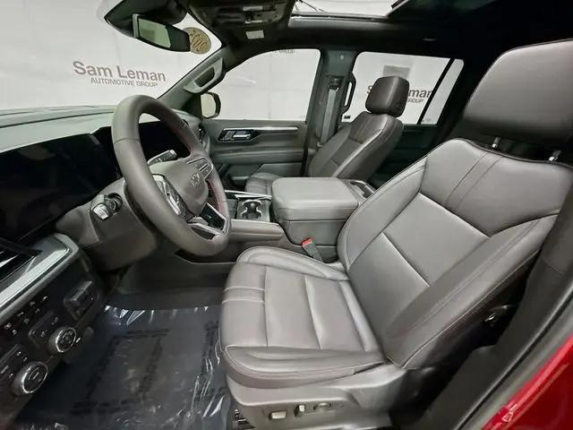 2025 Chevrolet Suburban 4WD RST