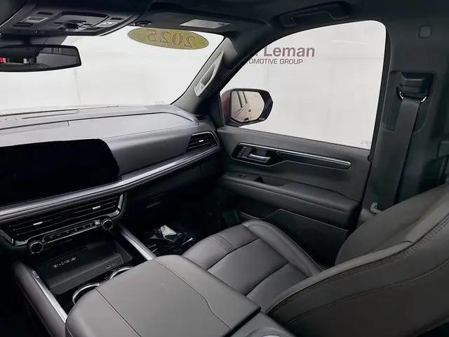 2025 Chevrolet Suburban 4WD RST