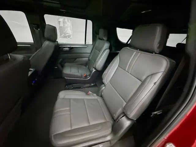 2025 Chevrolet Suburban 4WD RST