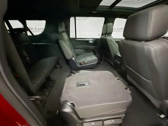 2025 Chevrolet Suburban 4WD RST