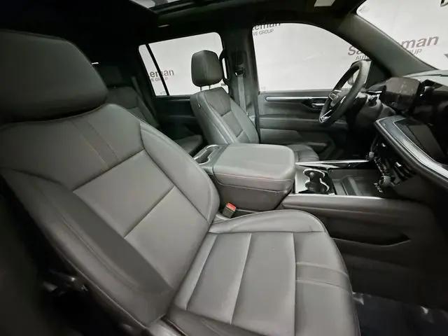 2025 Chevrolet Suburban 4WD RST