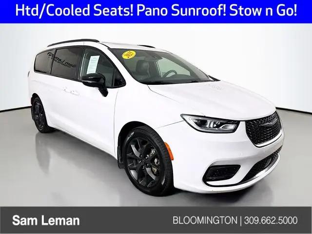 2025 Chrysler Pacifica Limited for sale in Bloomington, IL