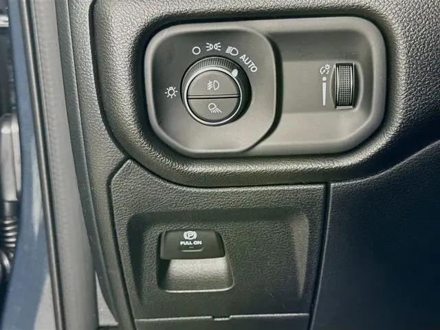 2026 Ram 1500 Express Crew Cab 4x4 57 Box