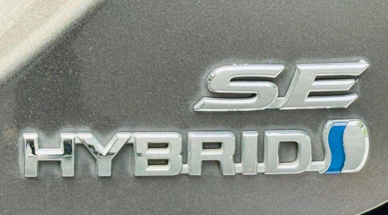 2021 Toyota Camry SE Hybrid