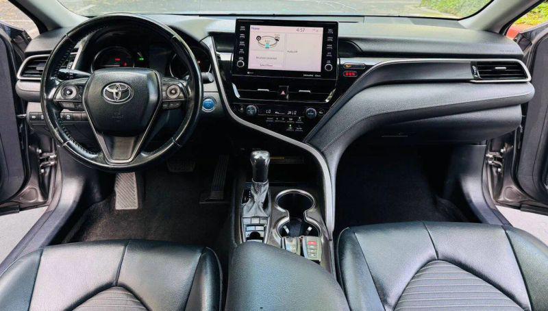 2021 Toyota Camry SE Hybrid