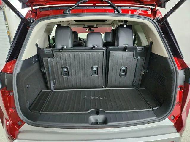 2025 Nissan Pathfinder Platinum 4WD