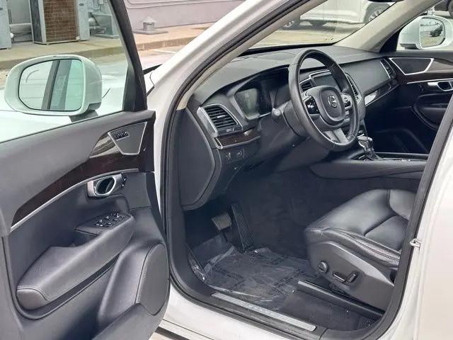 2019 Volvo XC90 T6 Momentum