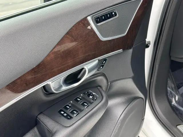 2019 Volvo XC90 T6 Momentum