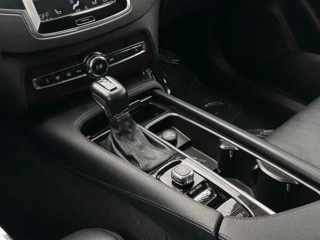 2019 Volvo XC90 T6 Momentum