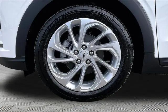 2027 Chevrolet Bolt LT FWD