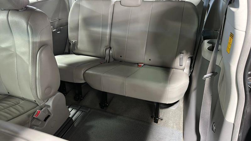 2014 Toyota Sienna XLE V6 8 Passenger