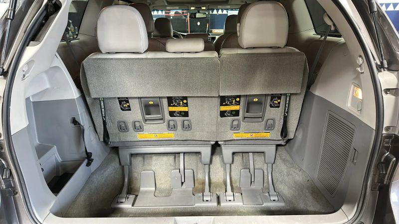 2014 Toyota Sienna XLE V6 8 Passenger
