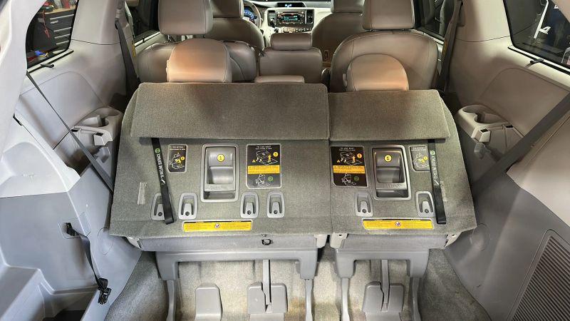 2014 Toyota Sienna XLE V6 8 Passenger