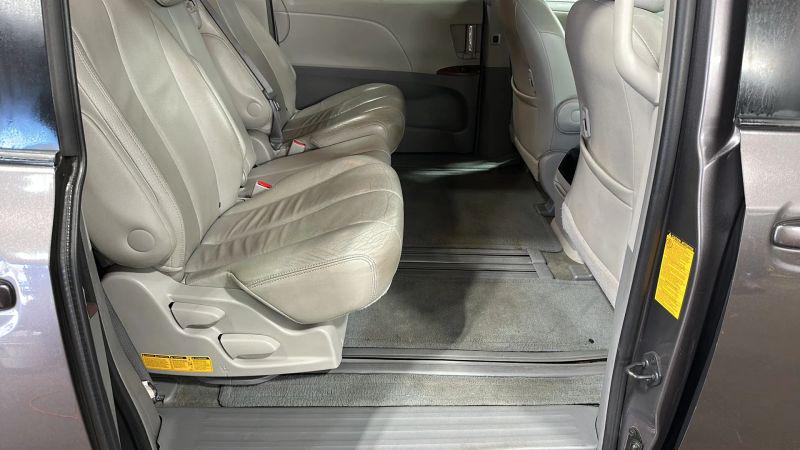 2014 Toyota Sienna XLE V6 8 Passenger