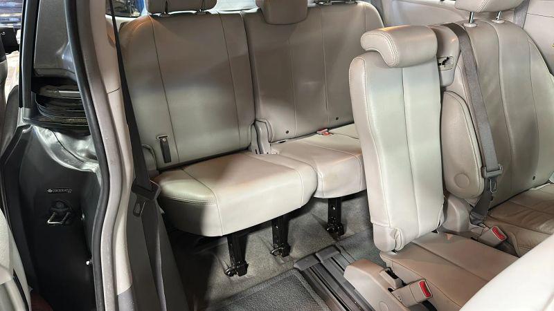 2014 Toyota Sienna XLE V6 8 Passenger