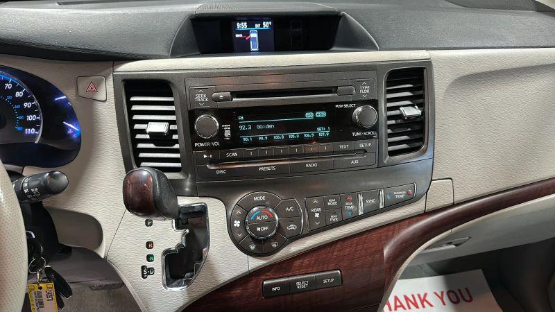 2014 Toyota Sienna XLE V6 8 Passenger