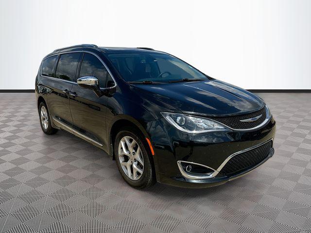 2020 Chrysler Pacifica Limited's photo