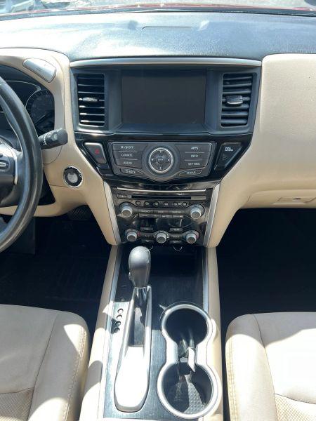 2017 Nissan Pathfinder SV