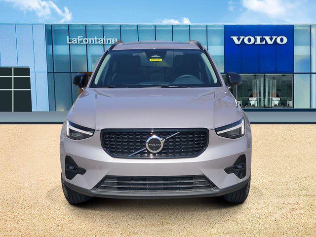 2026 Volvo XC40 Ultra, B5 AWD Gas (mild hybrid), Dark