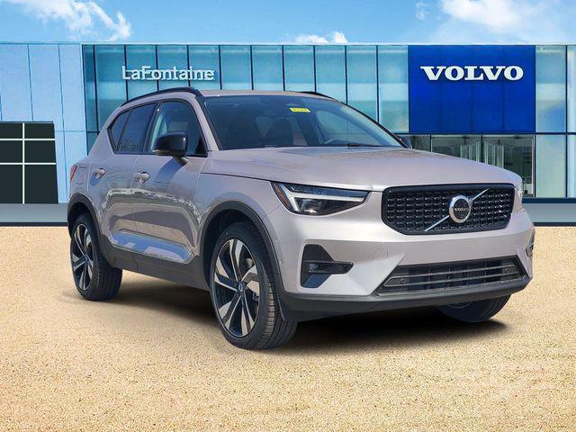 2026 Volvo XC40 Ultra, B5 AWD Gas (mild hybrid), Dark