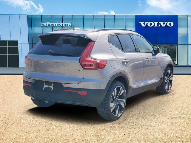 2026 Volvo XC40 Ultra, B5 AWD Gas (mild hybrid), Dark