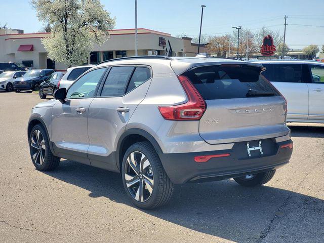 2026 Volvo XC40 Ultra, B5 AWD Gas (mild hybrid), Dark