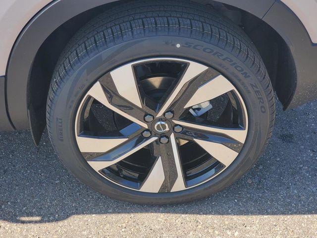 2026 Volvo XC40 Ultra, B5 AWD Gas (mild hybrid), Dark