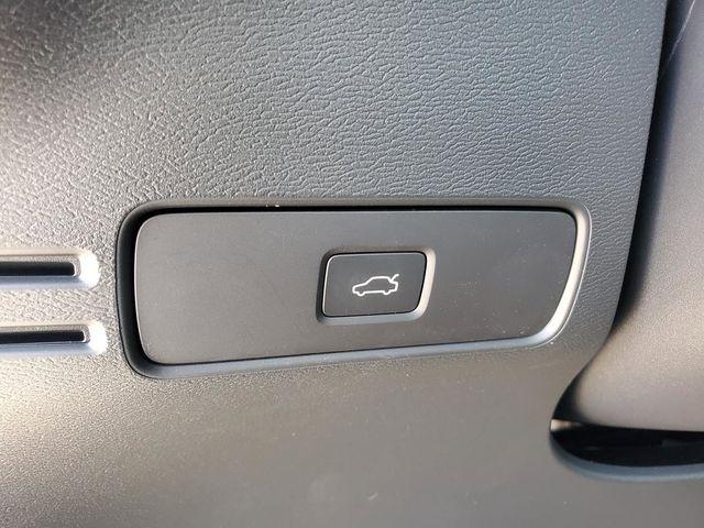 2026 Volvo XC40 Ultra, B5 AWD Gas (mild hybrid), Dark