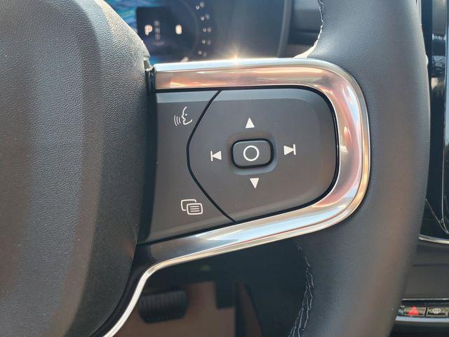 2026 Volvo XC40 Ultra, B5 AWD Gas (mild hybrid), Dark