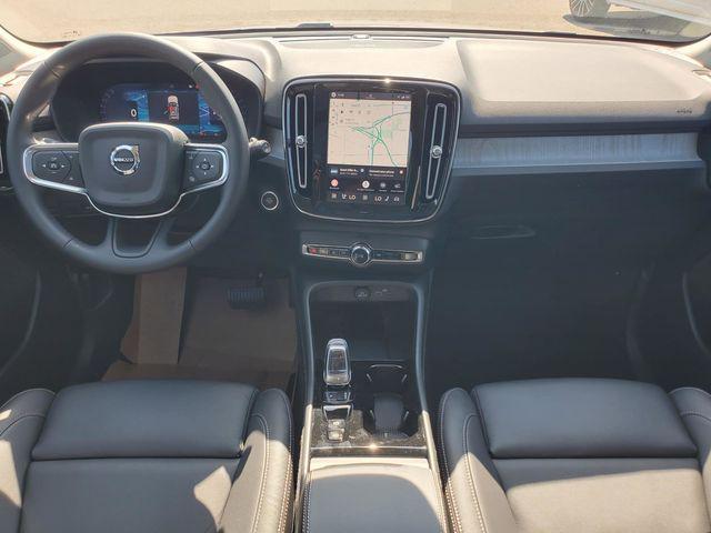 2026 Volvo XC40 Ultra, B5 AWD Gas (mild hybrid), Dark