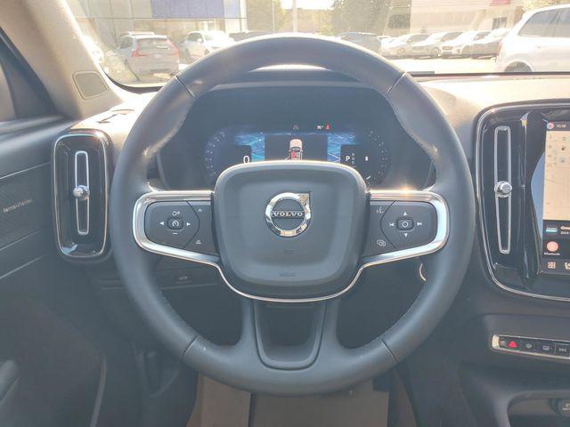 2026 Volvo XC40 Ultra, B5 AWD Gas (mild hybrid), Dark