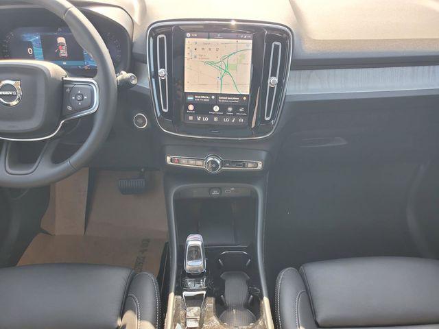 2026 Volvo XC40 Ultra, B5 AWD Gas (mild hybrid), Dark