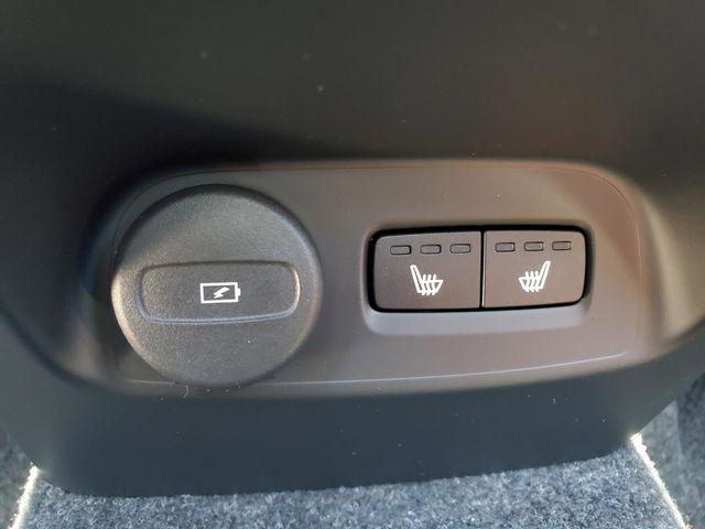 2026 Volvo XC40 Ultra, B5 AWD Gas (mild hybrid), Dark
