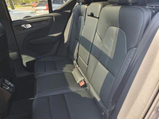 2026 Volvo XC40 Ultra, B5 AWD Gas (mild hybrid), Dark