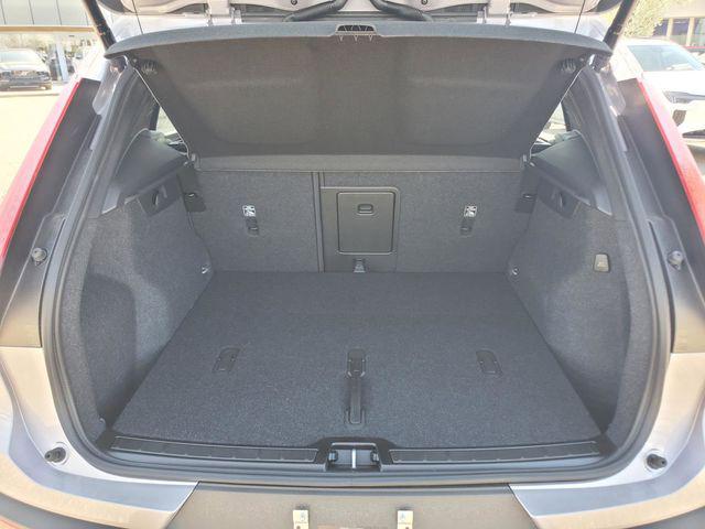 2026 Volvo XC40 Ultra, B5 AWD Gas (mild hybrid), Dark