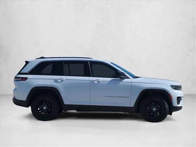 2022 Jeep Grand Cherokee Laredo 4x4