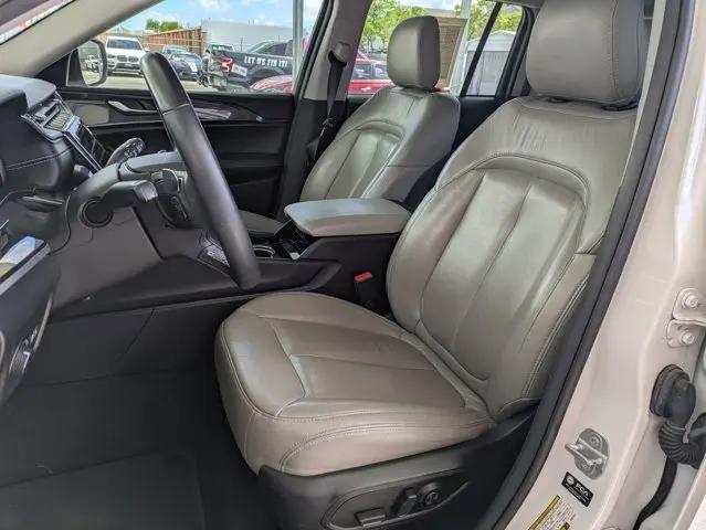 2022 Jeep Grand Cherokee Laredo 4x4
