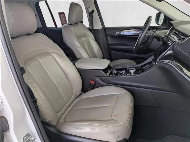 2022 Jeep Grand Cherokee Laredo 4x4