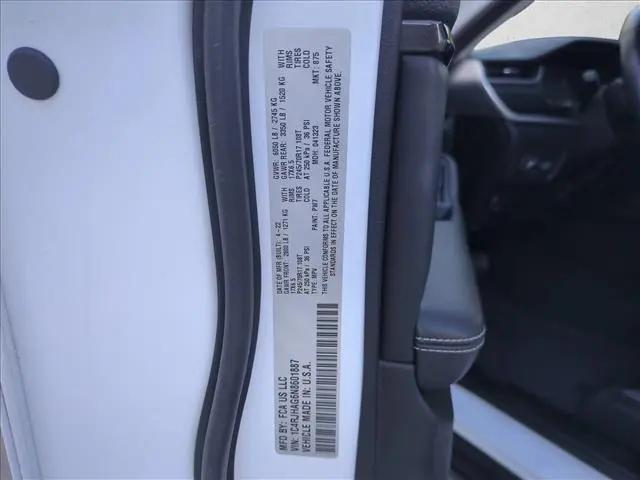 2022 Jeep Grand Cherokee Laredo 4x4