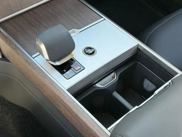 2026 Land Rover Range Rover P530 SE