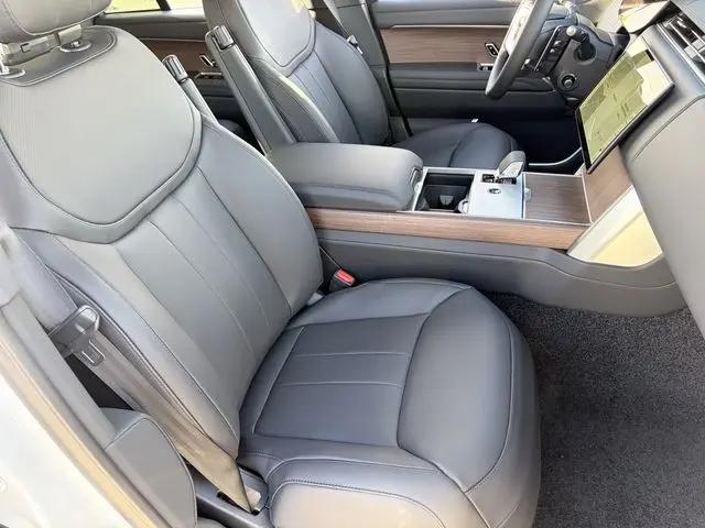 2026 Land Rover Range Rover P530 SE