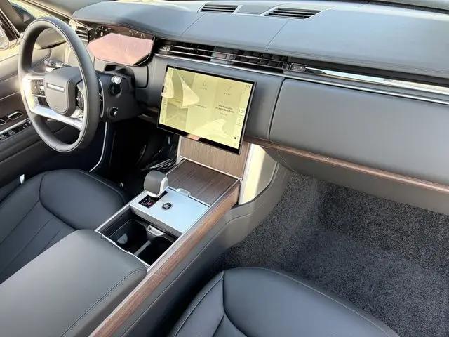 2026 Land Rover Range Rover P530 SE