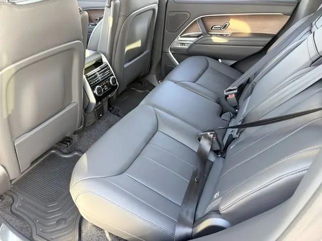 2026 Land Rover Range Rover P530 SE