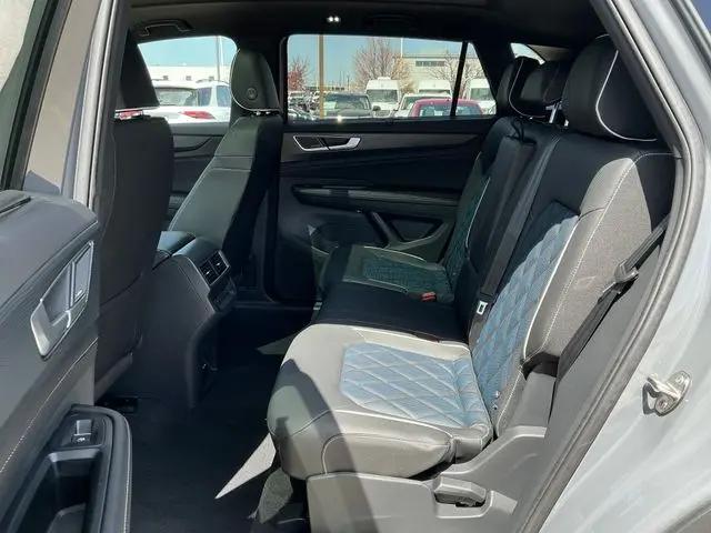 2026 Volkswagen Atlas Cross Sport SEL Premium R-Line