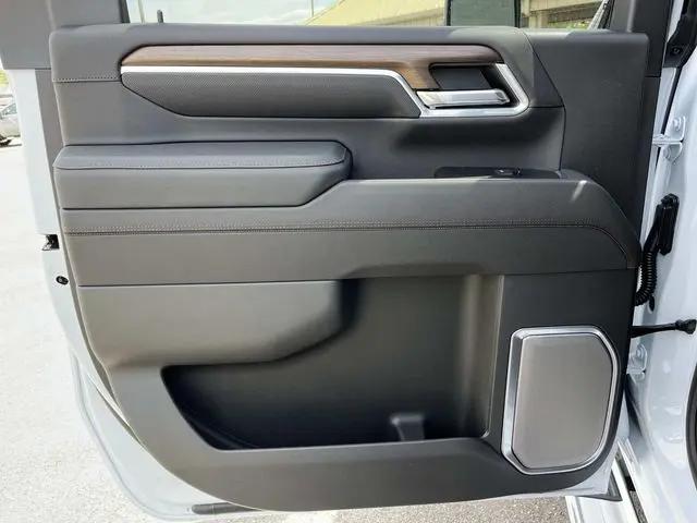 2026 Chevrolet Silverado 2500HD Crew Cab, Standard Bed, High Country, 4WD