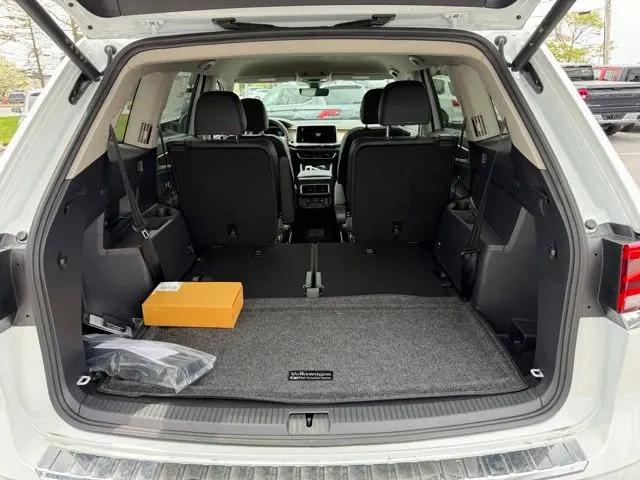 2026 Volkswagen Atlas SE with Technology