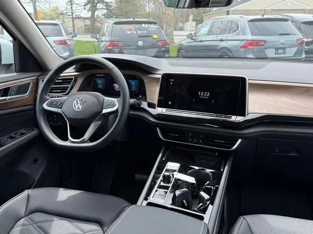 2026 Volkswagen Atlas SE with Technology