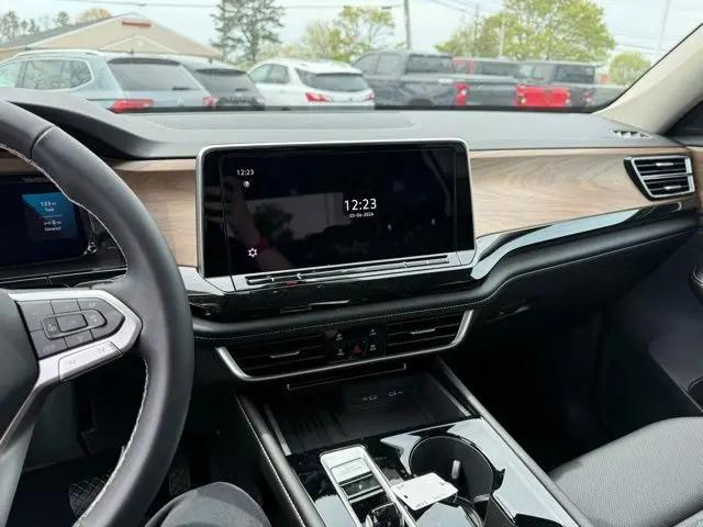 2026 Volkswagen Atlas SE with Technology