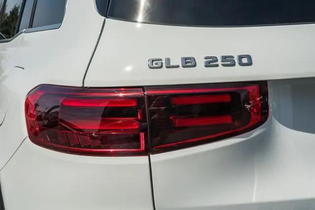 2026 Mercedes-Benz GLB 4MATIC