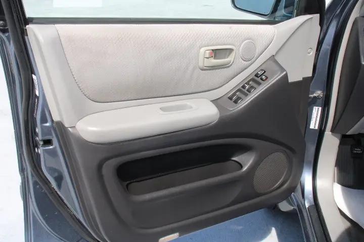 2005 Toyota Highlander Base V6